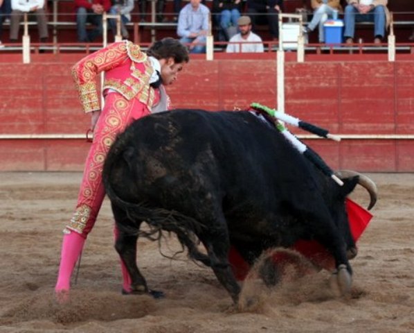 Un natural largo hasta donde permite el brazo y la cintura.