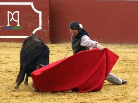 Antonio Muñoz, gustándose por bajo.