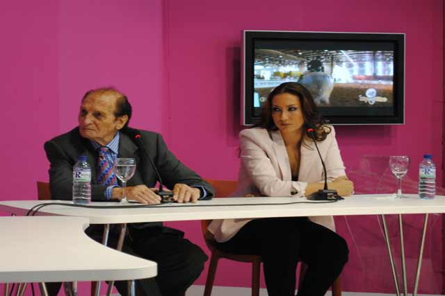 Ángel Peralta y Marina Heredia atentamente escuchando. (FOTO: Toromedia)