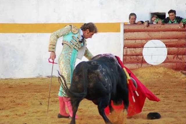 Con la zurda se le vio templado al torero extremeño.