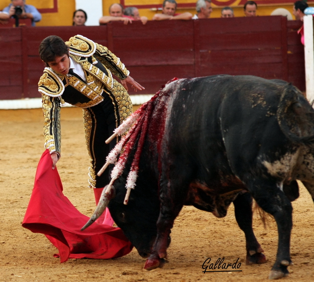 Los pies clavados al piso.