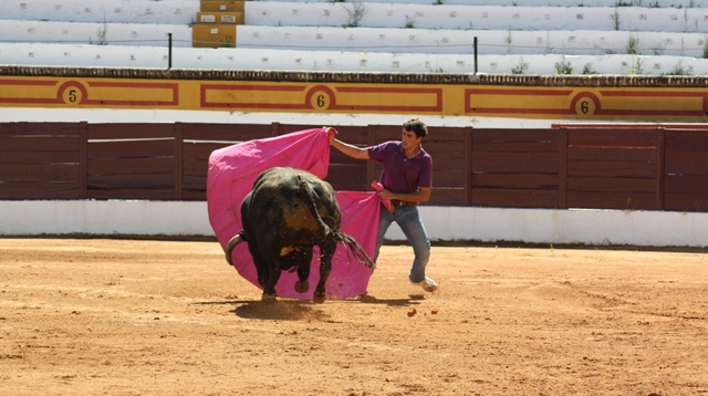 Fernando González auxilia a los Posada.