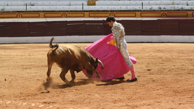 Posada de Maravillas se abre de capote.