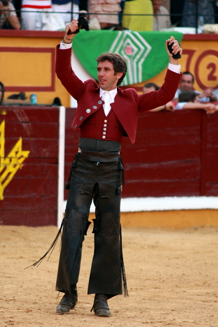 Pablo Hermoso de Mendoza con las dos orejas del quinto. (FOTO:   Gallardo)