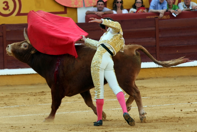 El pase de pecho remata la serie. (FOTO:Gallardo)