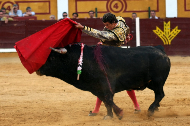 Como en este pase de pecho. (FOTO: Gallardo)