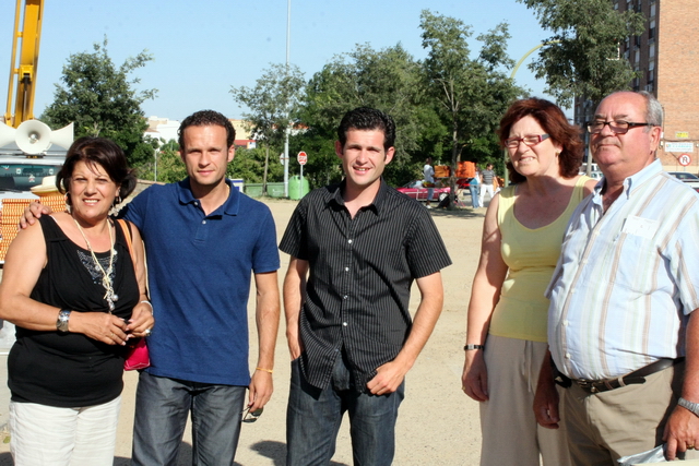 La familia González Palacino con los hermanos Ferrera (FOTO: Gallardo)