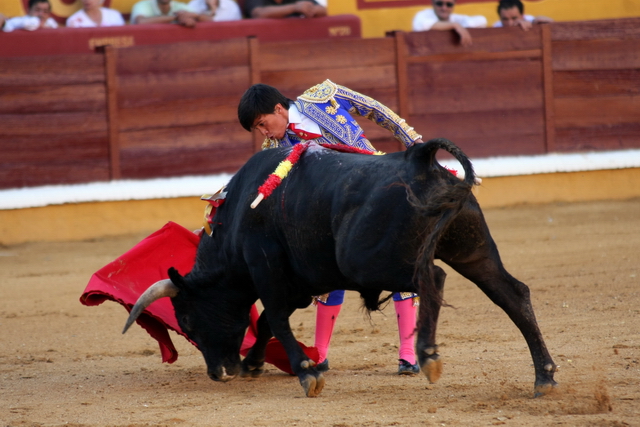 Carlos María estirándose con el primero. (FOTO: Gallardo )