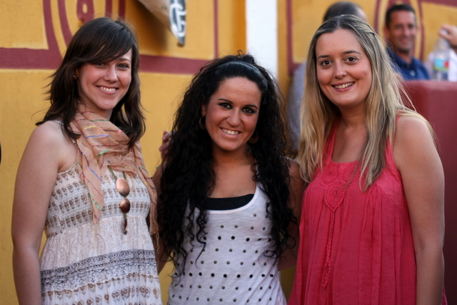 Estefanía Zarallo, Rocío y Teresa Ruz, tres magníficas profesionales y encima guapas. ¡Ole! (FOTO: Gallardo)