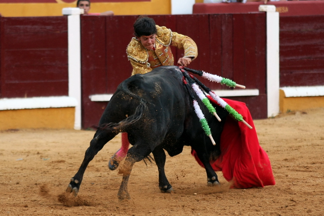 Y con esa mano dejó un volapié histórico. (FOTO: Gallardo)