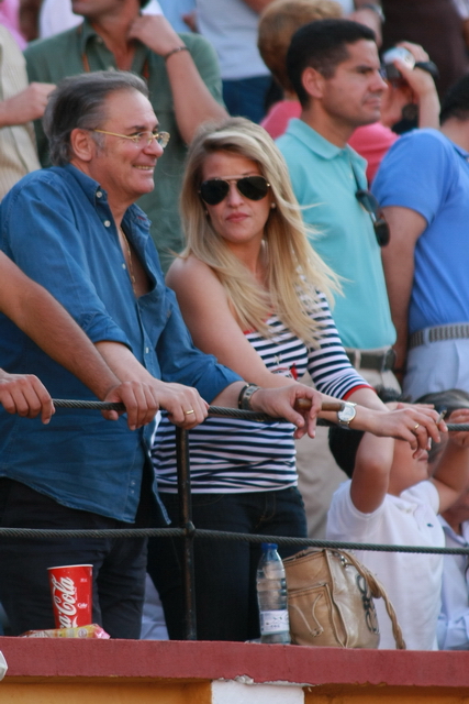 Juan Barco y señora haciendo gala de su afición. (FOTO: Gallardo)