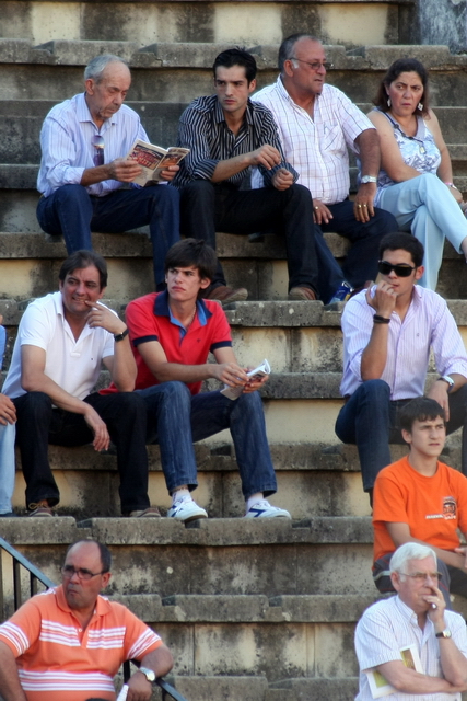 Miguelín Murillo, León y señora. Y el novillero Alberto Blanco. (FOTOS: Gallardo)