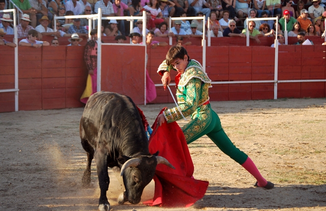 Alberto Blanco rematando por bajo una tanda. 