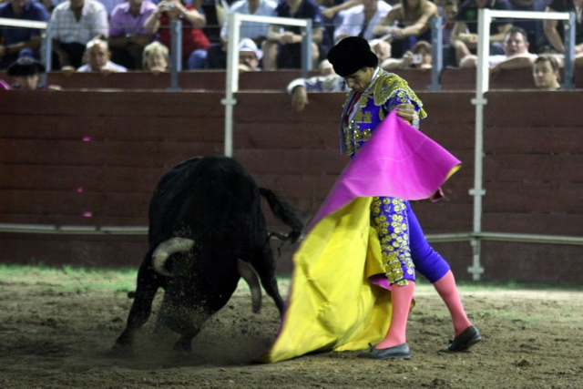 El Cordobés lanceando a la verónica.