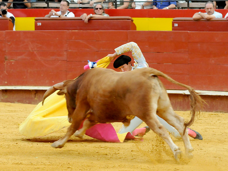 A su segundo lo recibió la larga cambiada desde el tercio. (FOTO:Francisco J. Ferrís)