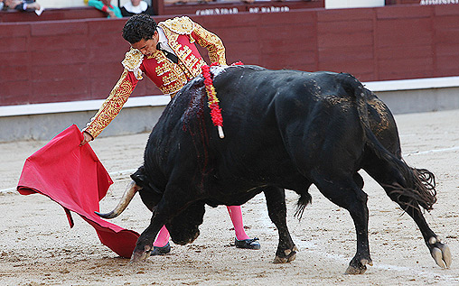 Ambel Posada con el Guardiola que le tocó en suerte. (FOTO: Iván Andrés/Burladero.com)