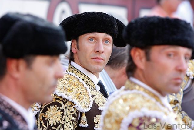 La mirada pendiene del reloj...¡es tu hora! (FOTO: Juan Pelegrín/Las-Ventas.com)