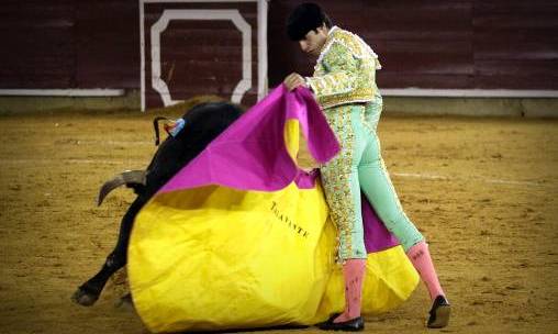 Talavante veroniqueando en Ciudad Real. (FOTO: Ernesto Naranjo/Burladero.com)