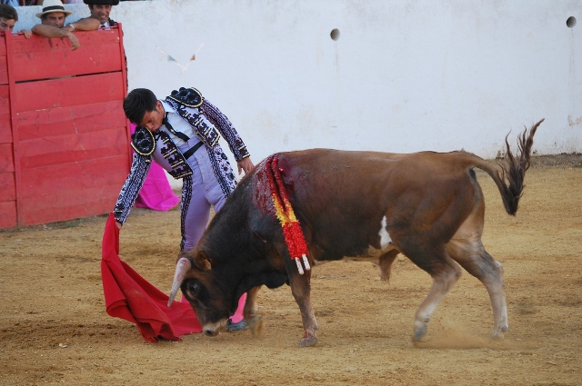 Con la derecha también sometió al eral.