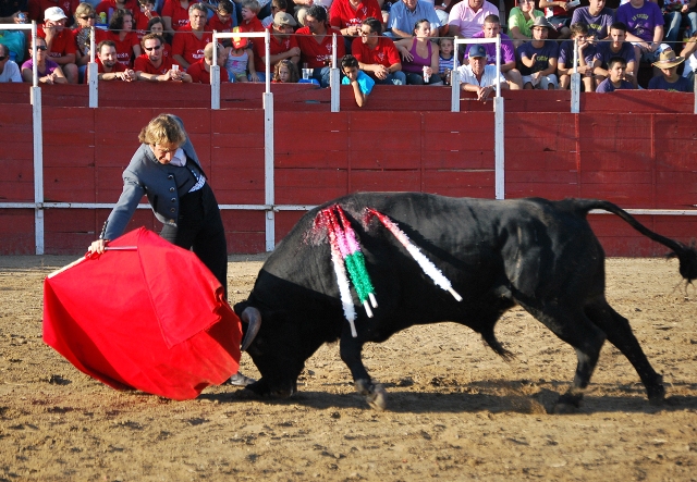 Muletazo con la diestra de una de las series de Parejo. (FOTO: Fco. J. Campos)