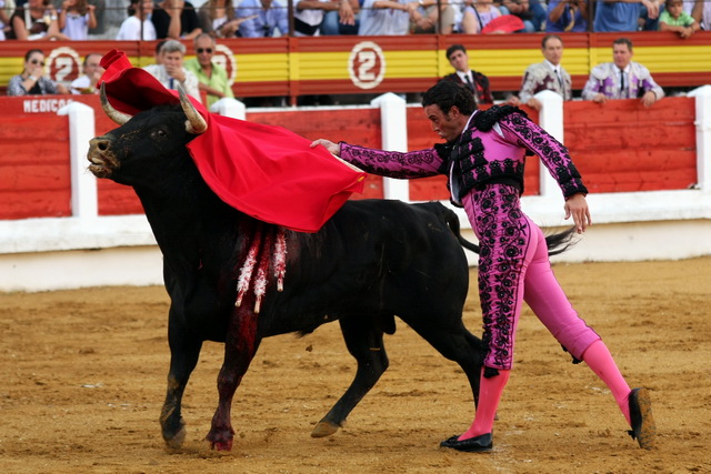 Remate de pecho. Obsérvense las hechuras del primero.