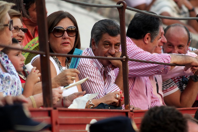 Fernando Esperilla, del programa 'Sol y Sombra', no pierde detalle para después contarlo en la tertulia del H. Las Lomas.