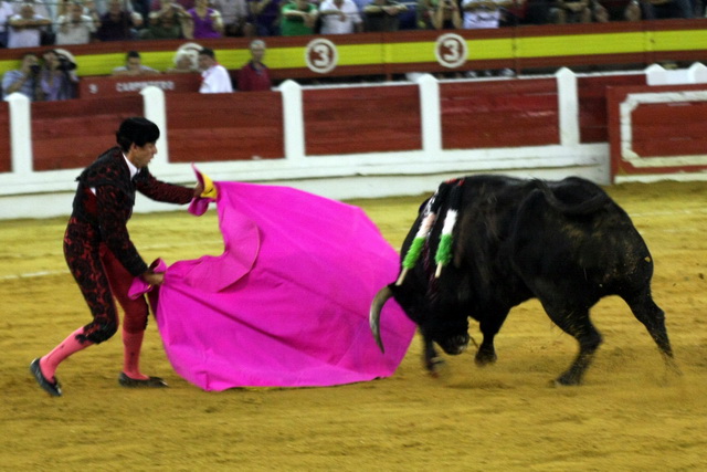 Fernando González llevándolo muy toreado.