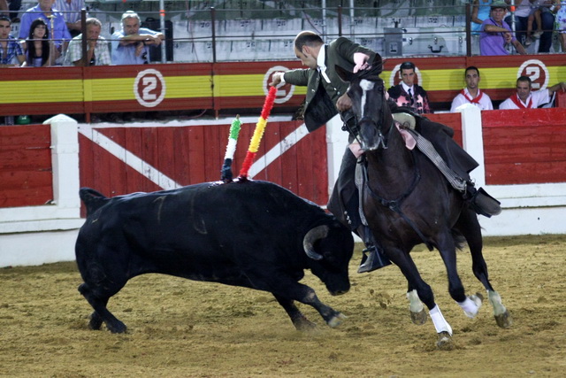 Dejando una banderilla en su antagonista.