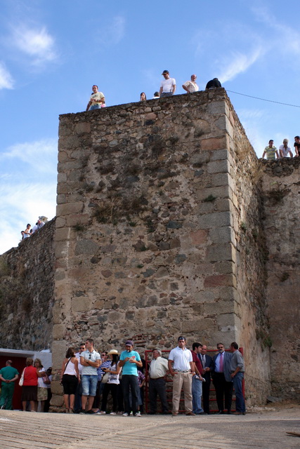 El torreón que guarda a la plaza.