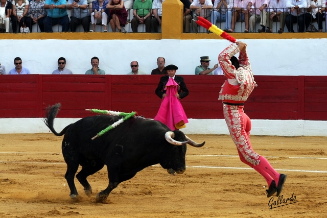 Oscar Reyes marcando los tiempos.