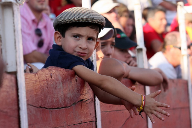 Un aficionado ejemplar, el futuro de nuestra fiesta. (FOTO:Gallardo)