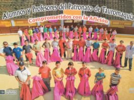 Alumnos y profesores del Patronato de Tauromaquia de Badajoz. (FOTO:Cortesía Diputación Badajoz)