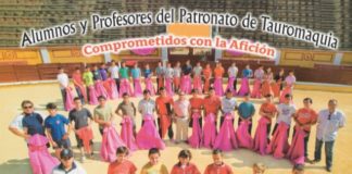 Alumnos y profesores del Patronato de Tauromaquia de Badajoz. (FOTO:Cortesía Diputación Badajoz)