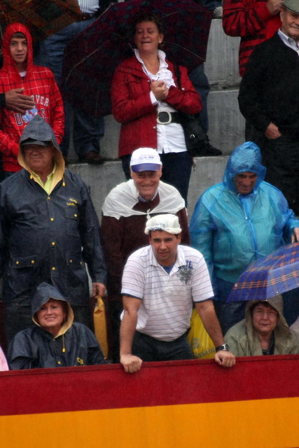 Distintas formas de guarecerse de la lluvia.