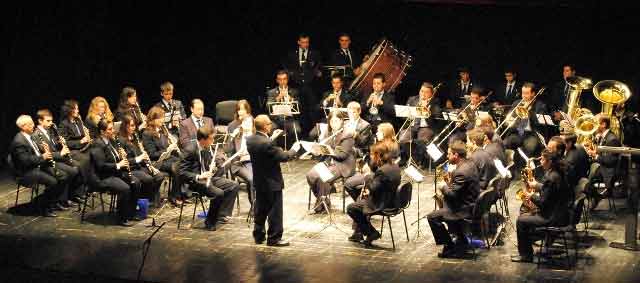 Momento de la actuación de la Filarmónica de Olivenza en Almendralejo. (FOTO:Fco. Javier Campos)