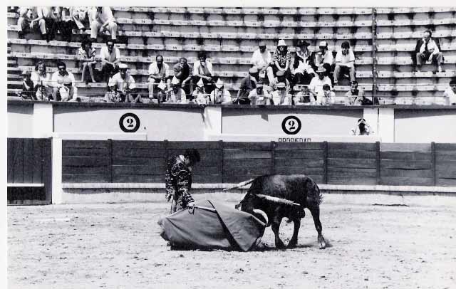 Muletazo de mano baja dado en la plaza de Badajoz el 1 de mayo de 1992.