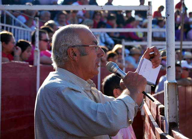 Cipriano Píriz dirigiendo la tienta.