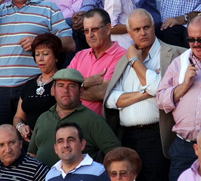 Francisco Santana, Presidente de la P.T. El Volapié, su hermano Manolo estrenado gorra, Salvador Magallanes, mayoral del Conde de la Corte y Santiago Malpica