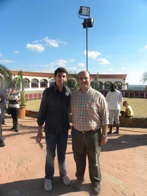 Fernando González junto a Ramiro Moreno, Presidente de la Asociación 'El Coso'