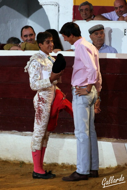 Detallazo de Cerro al brindar el sobrero al segedano Silva.