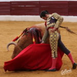 ¡Trincherazo de cartel de toros! Morante sublime…(FOTO:Gallardo)
