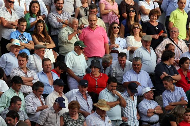 Los Vázquez, padre e hijo, Rafael Castro, Juan José y su hijo, Manolo Reyes y su hijo, Pepe Núñez y un 'Melli', plana mayor de Cabeza la Vaca.