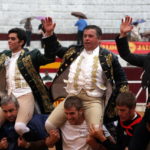 Todos a hombros de los capitalistas. (FOTO:Gallardo)