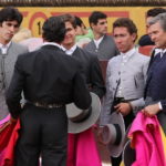 Victor Mendes brindando a sus compañeros de festival. (FOTO:Gallardo)