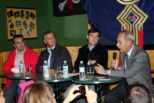 Ramón Niño dirigiéndose a los presentes.