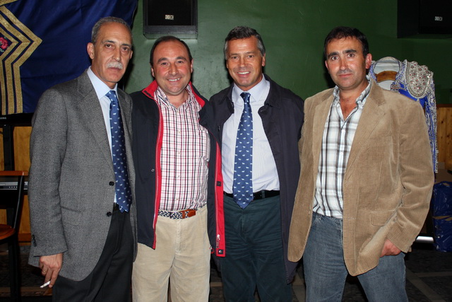 Los amigos de la Peña T. El Castillo acompañaron a los del Volapié.