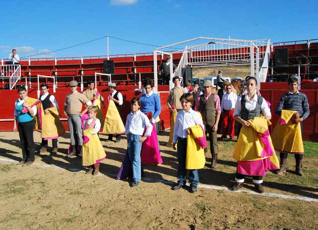 Los alumnos de la Escuela Taurina que iban a participar en el tentadero.