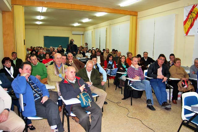 Aspecto que presentaba el salón donde se llevó a cabo la charla. (FOTO: Fco. J. Campos)