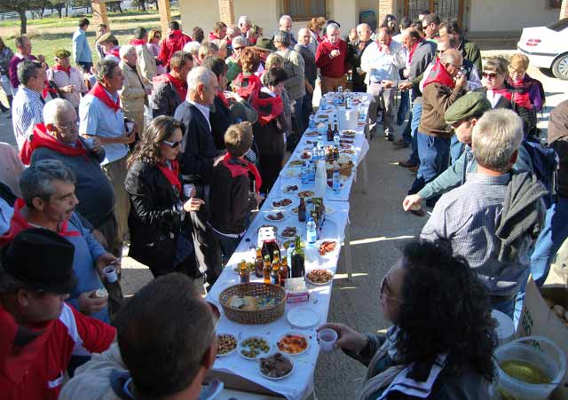 Tras la visita al ganado, tocó repostar fuerzas.