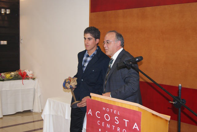 Rafael Cerro, galardón al mejor novillero de la Escuela.